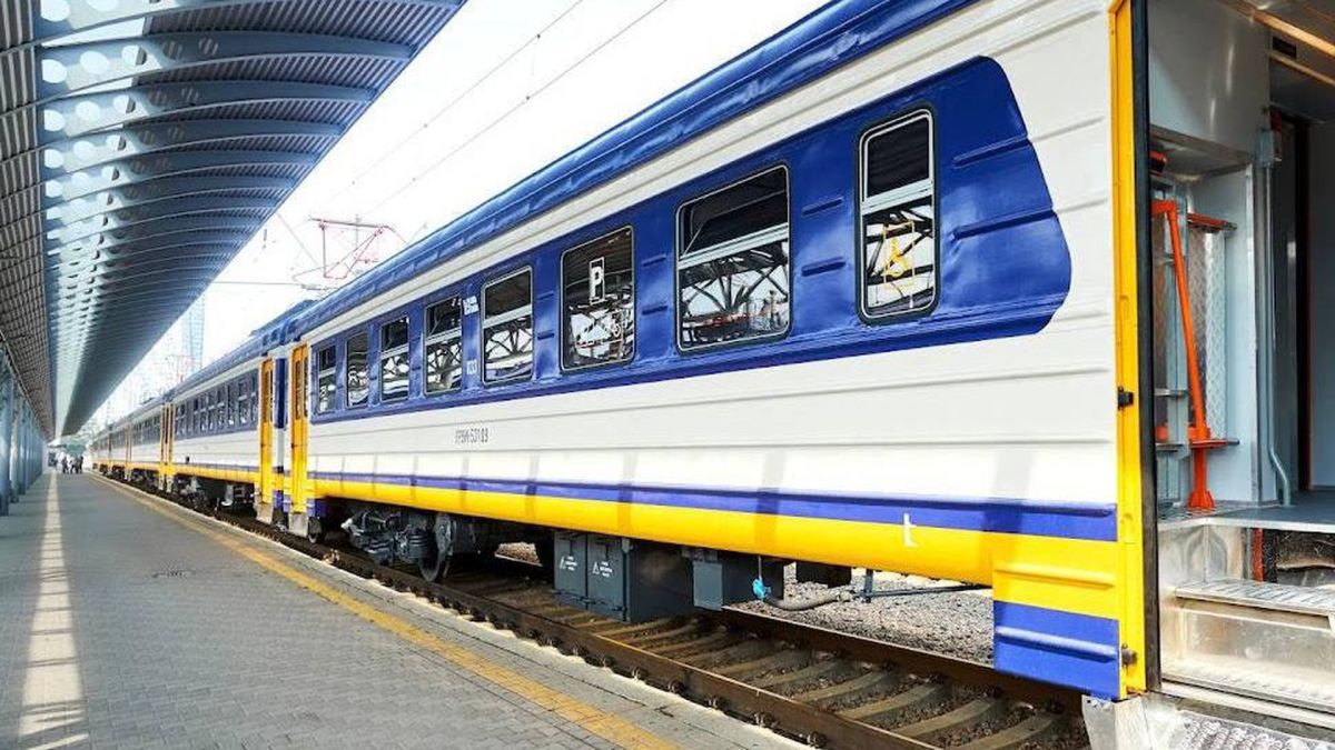 Kyiv City Express будет останавливаться во время воздушных тревог из-за ударов по инфраструктуре