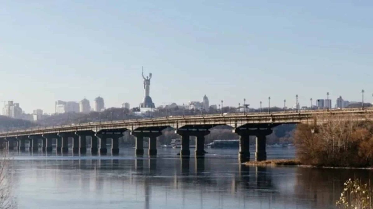 Совет обороны столицы срочно рассмотрит движение по мостам после ударов