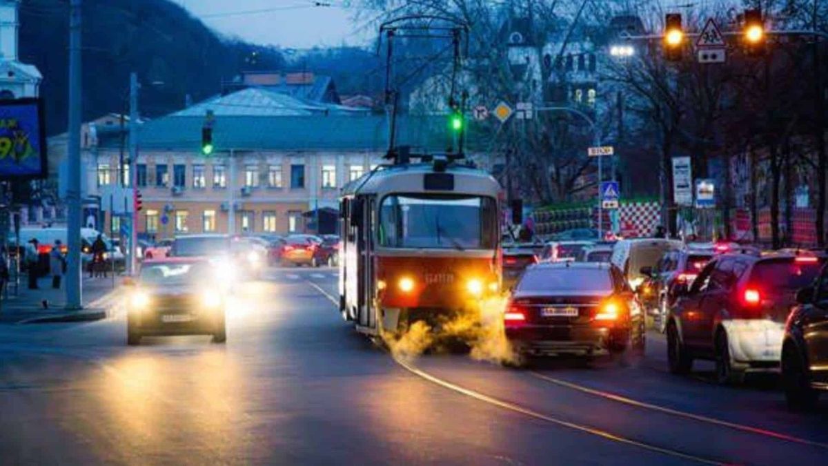 Трамваи №22к и №25 задерживаются на улице Тростянецкой