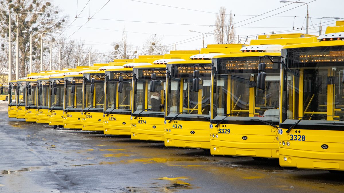 Тролейбуси №12 і №14 затримуються на вулиці Петлюри через ДТП