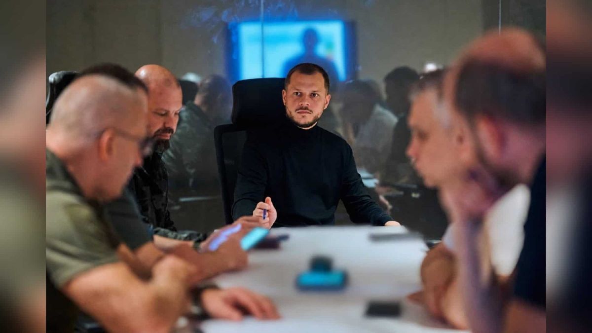 Укрзалізниця та КМВА шукають рішення для руху поїздів під час тривалих тривог